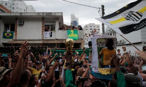 [FOTO] Stotine tisuće Brazilaca ispraća Pelea na njegovom posljednjem putovanju: Živio kralj!