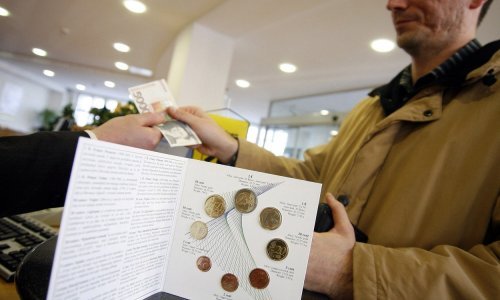 Kako je Slovenija riješila problem poskupljenja nakon uvođenja eura? Godišnji nadzor cijena i objava crnih lista