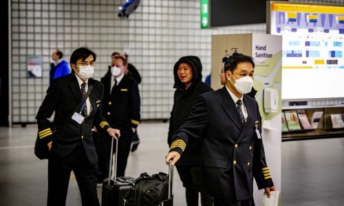 WHO preporučio nošenje maski na dugim letovima