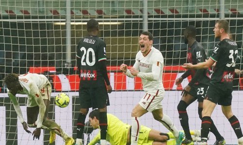 [FOTO] Milan u derbiju u završnih sedam minuta prokockao dva gola prednosti protiv Rome i razveselio navijače Napolija