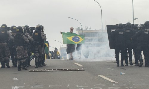 [FOTO/VIDEO] Bolsonarovi pristaše u divljem pohodu opustošili predsjedničku palaču, Kongres i Vrhovni sud: 'To su vandali i fanatični fašisti!'