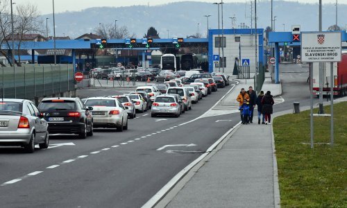 Pojačan ulazak vozila na pojedinim graničnim prijelazima, vjetar stvara probleme u prometu
