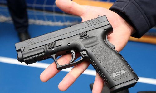 Policija ga zaustavila u kontroli prometa, a on u panici bacio pištolj u more: Na uvjetnom je dopustu pa je završio iza rešetaka