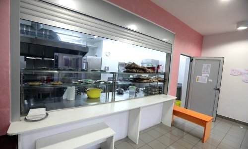 Za neke hladni, za neke topli obroci: Škole se u podjeli besplatnih obroka snalaze ovisno o mogućnostima