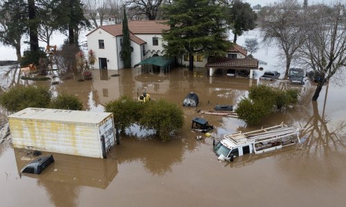 Stanovnici Kalifornije krenuli u čišćenje i obnovu, ali pogodit će ih još najmanje dvije oluje