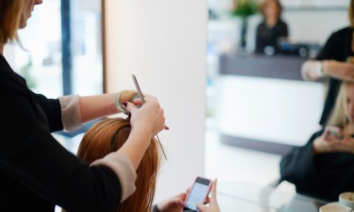 Frizerski salon iz Našica pohvalio se božićnicom, ljudi u čudu: Ja mogu samo sanjati o tome