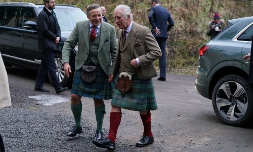 Kralj Charles boji se Harryja i zbog toga će javno priznati krivnju