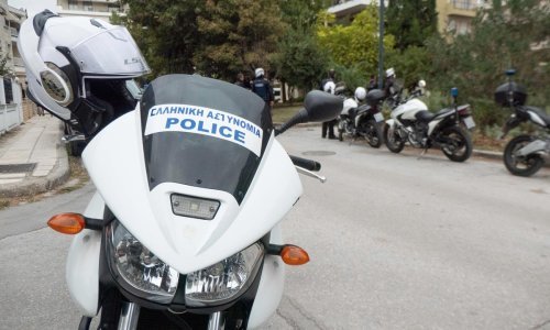 Eksplozivom bačenim s motocikla napadnute prostorije navijača Panathinaikosa, oštećene kuće, vozila, trgovine...