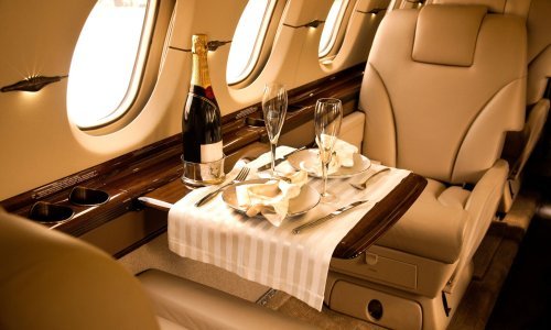 Greenpeace traži zabranu privatnih aviona uoči navale na Davos