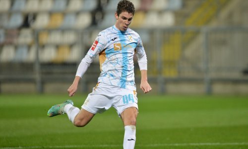 Rijeka pobjedom protiv Honveda najavila nastavak sezone; Marinova izvedba za Jakirovićev osmijeh