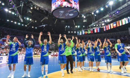 [FOTO] Slovenski rukometaši u transu, iz njihove svlačionice izlaze riječi koje najavljuju nešto veliko: Tako se igra za domovinu