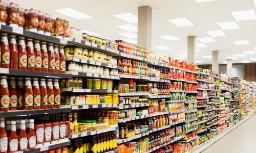 Život u Srbiji znatno poskupio: Prosječna plaća 640 eura, a litra mlijeka gotovo dva eura