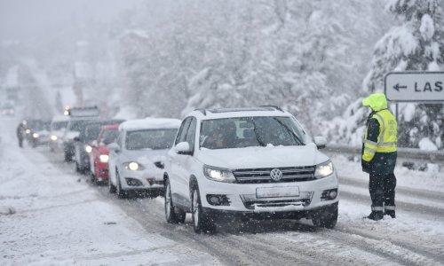 [FOTO] Francusku poharala ciklona Gerard; snažan vjetar rušio stabla, stiže im i oluja Fien