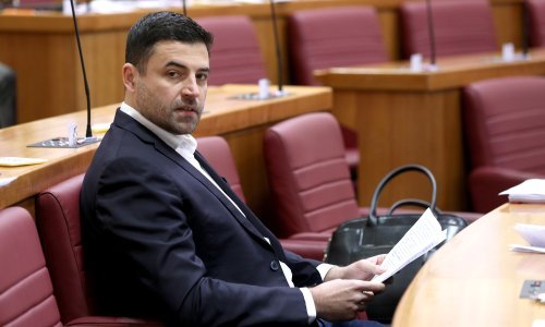 Bernardić: Predškolski odgoj nužno vratiti pod okrilje države