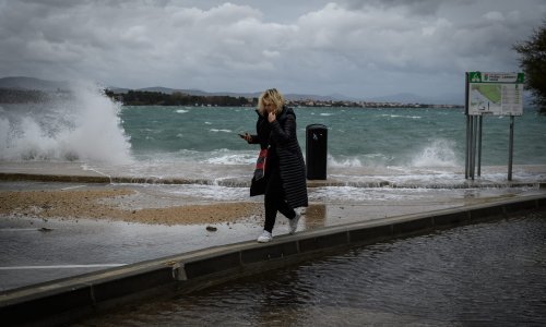 Za jug Hrvatske izdan crveni metoalarm, a u unutrašnjosti je moguć snijeg