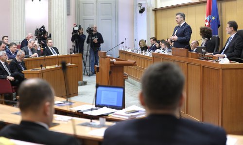 [VIDEO] Žestok aktualac: Plenković prozivao zastupnike zbog glasanja o obuci ukrajinskih vojnika, oni ga rešetali o euru i poskupljenjima