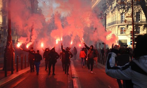 [FOTO/VIDEO] Francuska u štrajku: Stoje vlakovi, zatvorene škole, rafinerije blokirane...