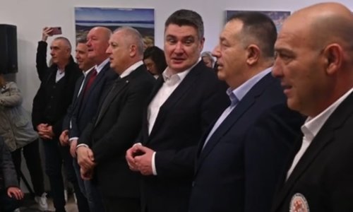 [VIDEO] Nakon dodjele odlikovanja braniteljima Milanović zapjevao: 'Nek' ti kušin bude stina'