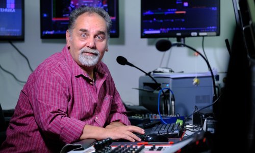 Omiljeni domaći zabavljač Željko Pervan uoči turneje 'Večernje škole': 'Duhovit se ne može postati ili prestati biti duhovit'