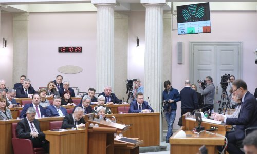 Zastupnici pozdravili članstvo u ESM-u, Bulj predložio da odmah tražimo financijsku pomoć