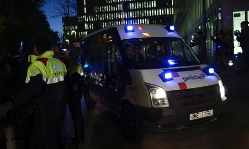 Nekad su ga po ulicama Barcelone pratili navijači, sada ga vozi policija; osramoćeni Brazilac dobio otkaz u klubu