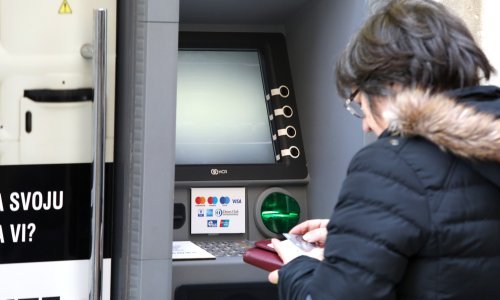 Podižete gotovinu na drugim bankomatima? Vraćena je omražena naknada, evo koliko banke zaračunavaju