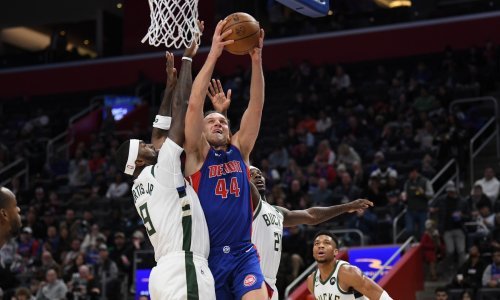 Bojan Bogdanović igra u životnoj formi i uskoro odlazi iz Detroita! Napunio je koš Giannisu i društvu te postavio novi osobni rekord!