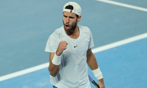 Rus ušao u polufinale Australian Opena pa se zbog poruka koje ispisuje na kameri našao na udaru kritika: Kaznite ga!