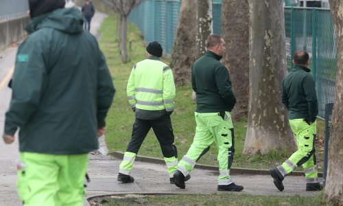 Kamioni Čistoće nisu se pomaknuli treći dan: Vozimo u bregove, idemo u rikverc u uskim ulicama, to je stresan posao