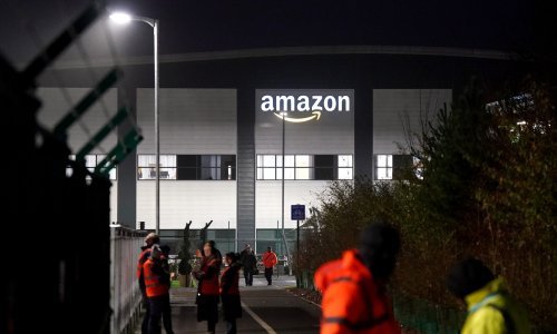 Stotine radnika Amazona štrajka u Velikoj Britaniji: 'Robote tretiraju bolje nego nas'