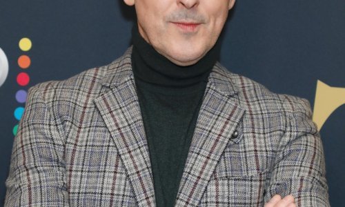 Nakon 14 godina Alan Cumming odlučio vratiti odlikovanje koje mu je dala pokojna kraljica