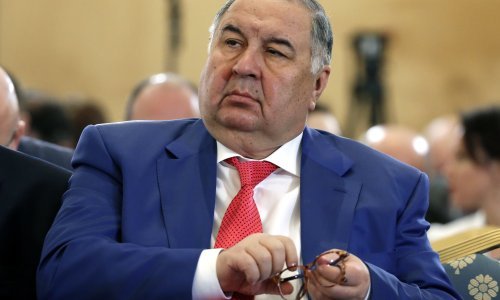 Služba za odnose s javnošću Ališera Usmanova tvrdi da on nije vlasnik jahte Irina VU
