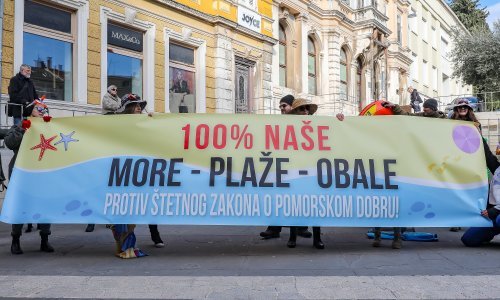 U Opatiji i Splitu prosvjedovalo se protiv Zakona o pomorskom dobru: 'Želimo čiste i dostupne plaže i more'