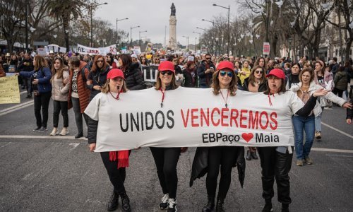 Deseci tisuća učitelja izašli na ulice Lisabona: 'Za banke milijuni, za nas samo novčići'