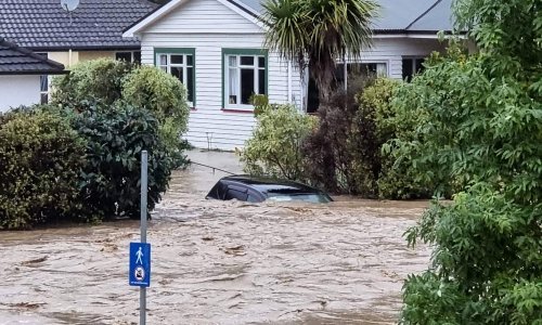 Obilne kiše na Novom Zelandu uzrokuju klizišta, bujične poplave i rušenje cesta