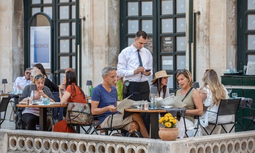 Pao dogovor ugostitelja i vlade oko oporezivanja napojnica, ovo su detalji