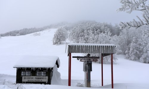 Olimpijski centar trune: Pogledajte kako na vrhuncu zime izgleda najviše naseljeno mjesto u Hrvatskoj