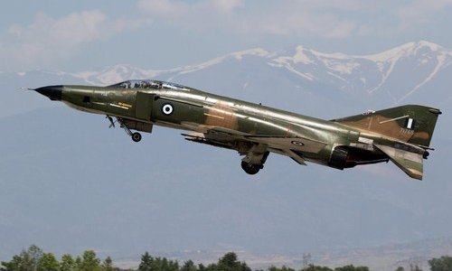 Grčki zrakoplov F-4 srušio se u Jonsko more, spasioci tragaju za pilotima