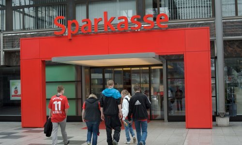 Gotovo 40.000 klijenata dobilo pismo poznate njemačke banke, samo im je otkazan tekući račun. Evo što se dogodilo