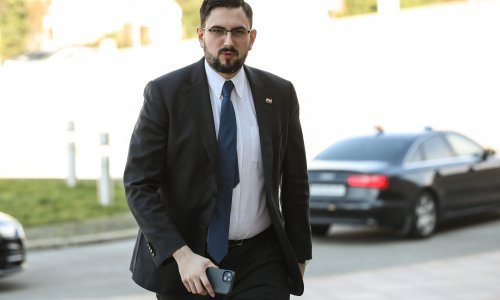 Povjerenstvo za odlučivanje o sukobu interesa proučit će SMS poruke glasnogovornika Vlade