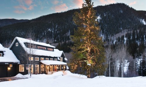 Zavirite na bajkovito imanje Kevina Costnera koje se nalazi usred netaknute prirode