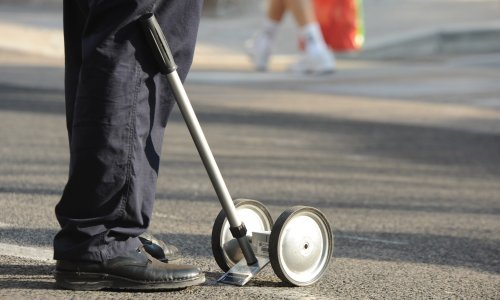 Pješak skrivio tešku prometnu nesreću, mora platiti 3000 eura vlasniku auta