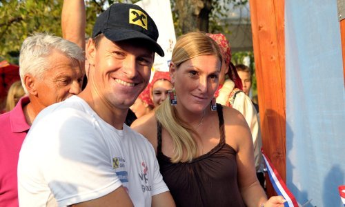 Janica i Ivica Kostelić posjetili državni zatvor u Lepoglavi, a Ivica se primio gitare i zapjevao 'pred vrlo posebnom grupom'