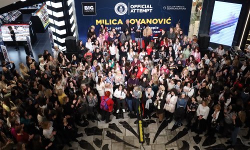 [FOTO] U Beogradu se okupilo 256 žena istog imena i prezimena i srušilo Guinessov rekord