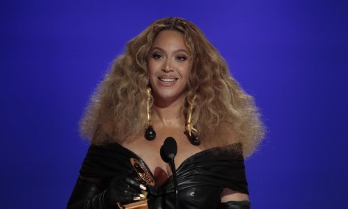 Večeras su Grammyji, a Beyonce će nakon pet godina ponovno odmjeriti snage s Adele