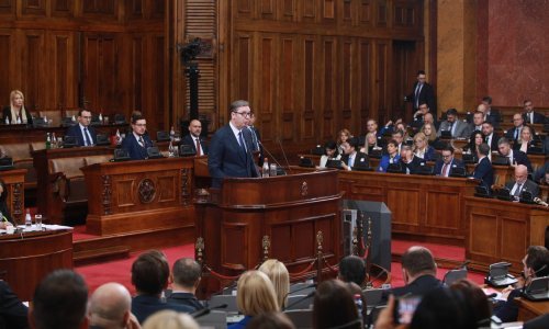 Srbija pred novim izborima, vadi se teška artiljerija: Zastupnik SPS-a na sjednici gleda pornografiju, a Vučić djeluje pripito