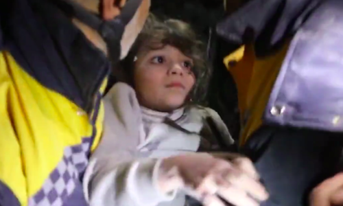 [VIDEO] Djevojčica iz ruševina izvučena živa nakon 40 sati