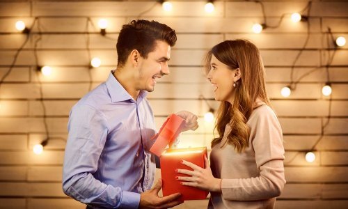 Najpopularniji pokloni za Valentinovo 2023.