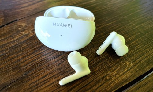 [FOTO] Kvalitetan zvuk i solidne značajke po atraktivnoj cijeni: Isprobali smo bežične slušalice Huawei FreeBuds 5i