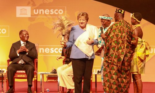Angela Merkel primila nagradu UNESCO-a za upravljanje izbjegličkom krizom